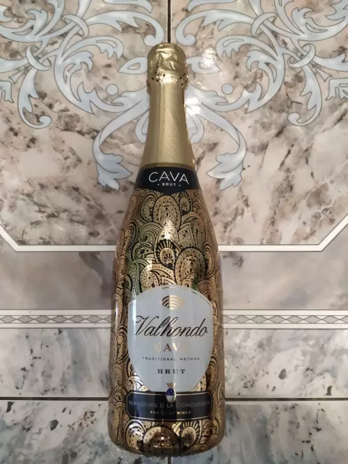 Шампанское СAVA
